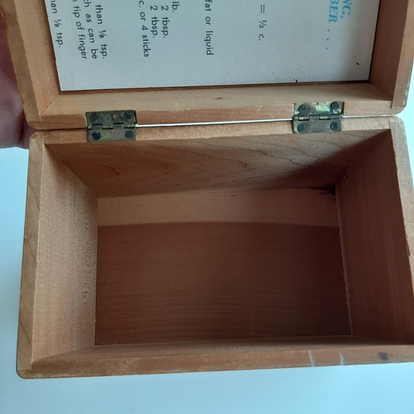VINTAGE HAND PAINTED WOODEN RECIPE BOX - Picture 8 of 9